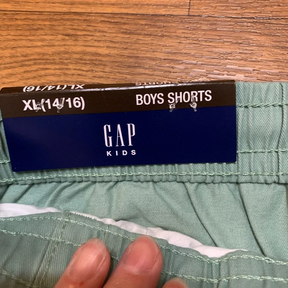 Boys  Light Green Casual Shorts size XL NWT
